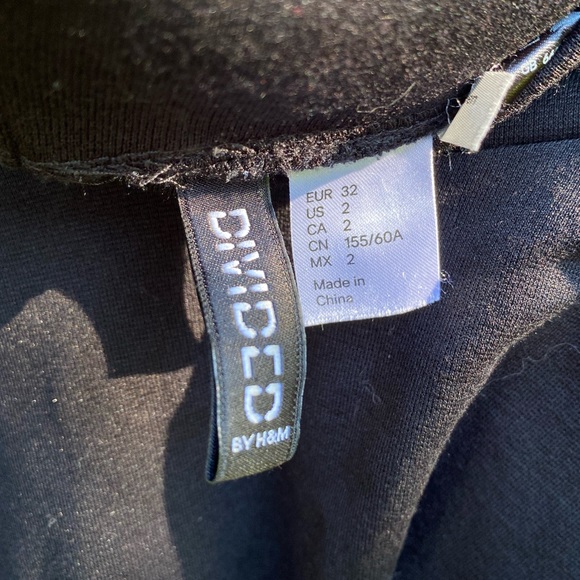 NWOT flowy black skirt from H&M - Picture 3 of 3